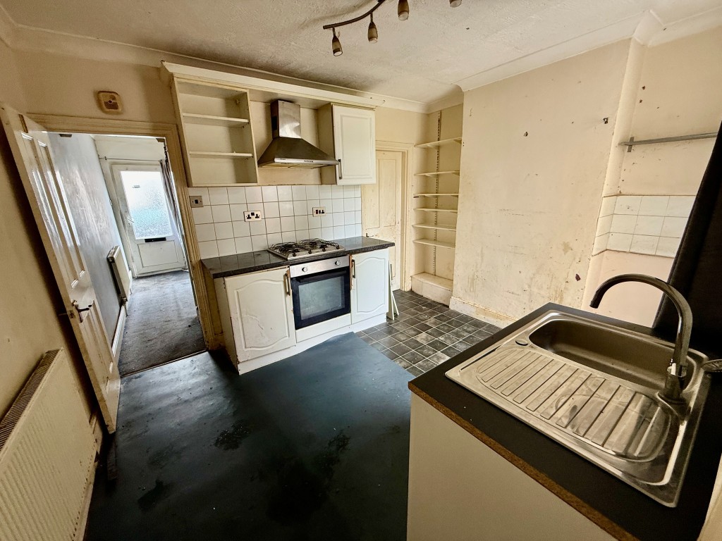 Lot: 155 - MID-TERRACE HOUSE FOR REFURBISHMENT - Kitchen